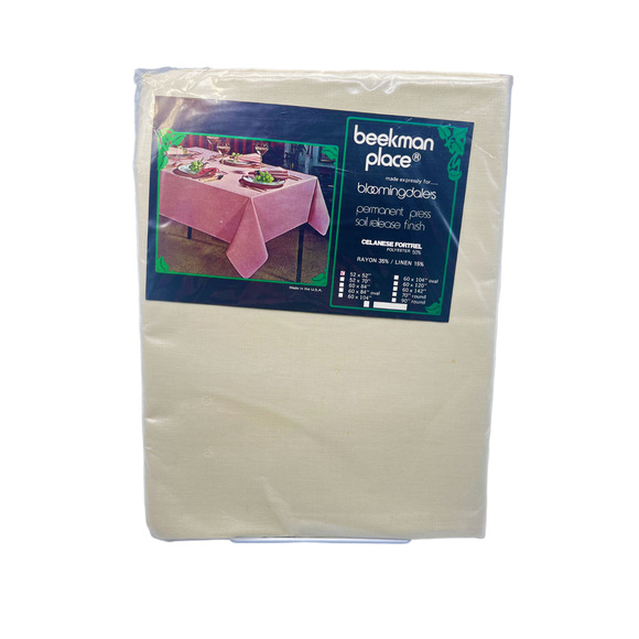 Bloomingdales Beekman Place, Tablecloth Permanent Press 52"x52" Cream, USA - Picture 1 of 3